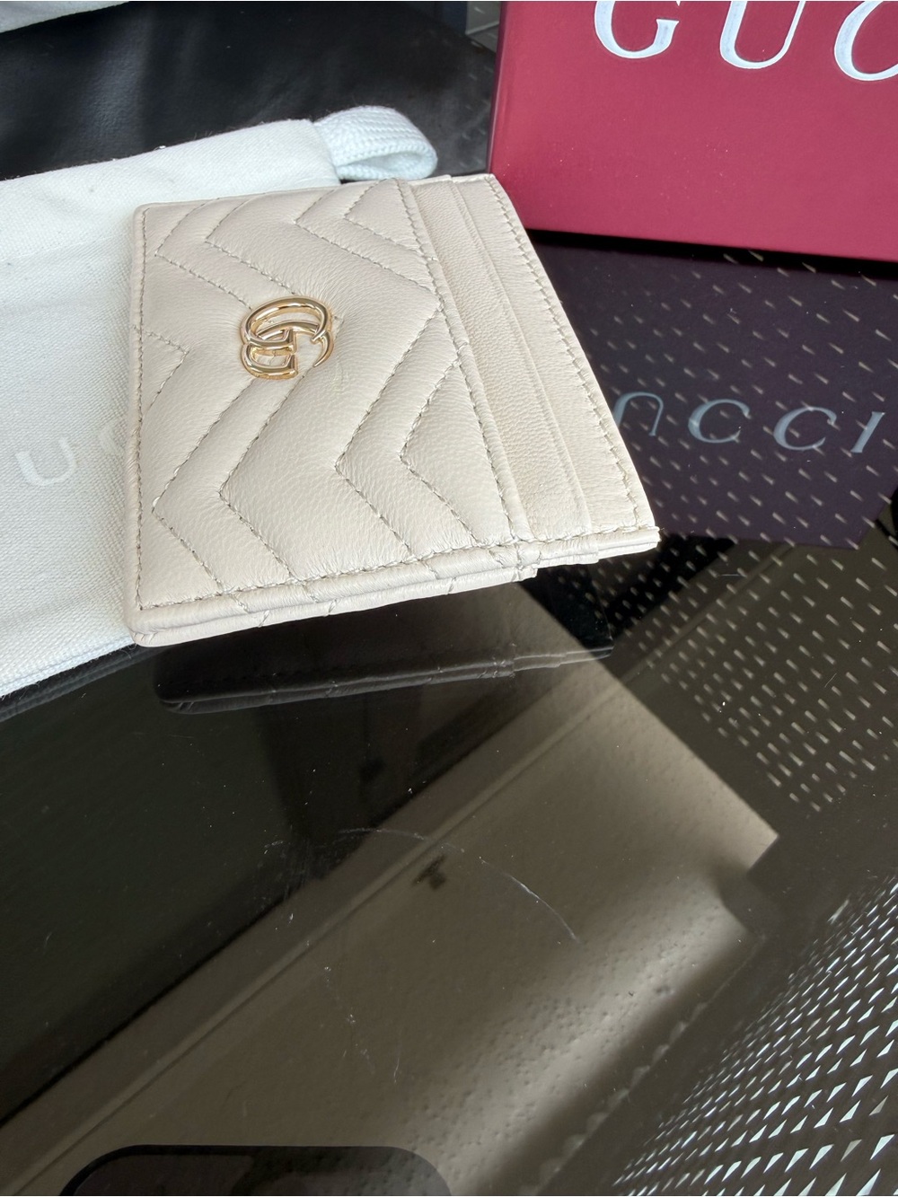 Gucci Cream Chevron Quilted Leather Cardholder with Gold GG - Picture 3 of 8